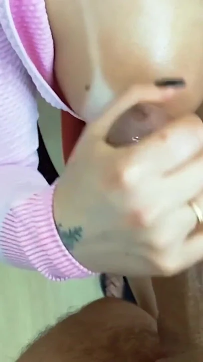 Moment puternic de la "Modelul de fitness face ca pula tare să explodeze!"