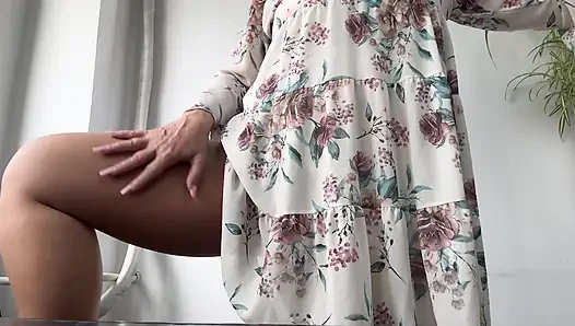Посмотри, как я соблазняю молодых мужчин в моем офисе