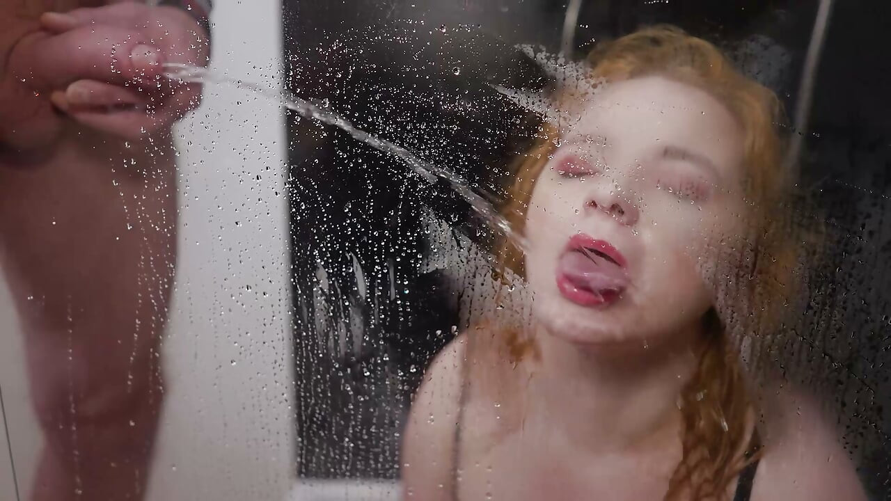 GGG John Thompson - MILF Bertato dalam Bodysuit Fishnet Digenjot Keras di Kamar Mandi