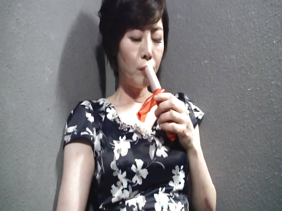 A082G04 The wife next door who passed by made a mistake in the room...! with too much momentum! Morning SEX the next morning!