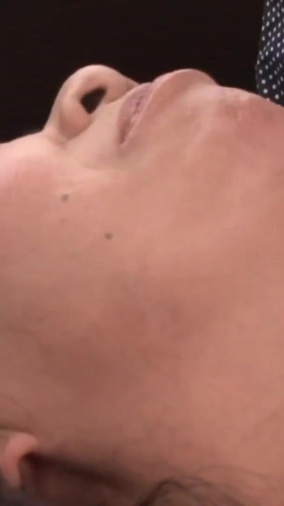 Terumi Yoshioka - la carne sexy de una milf de cincuenta años | Clip 1