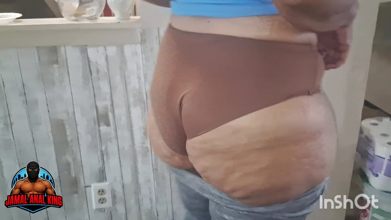 ANAALIKUNINGATAR TAIVUTTAA PHAT BIG BOOTY -PERSEENSÄ JAMAL-KELLOJEN PÄÄLLE