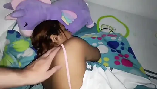 Cewek sange rambut cokelat ini dientot habis-habisan sama kontol besar sampai hamil besar