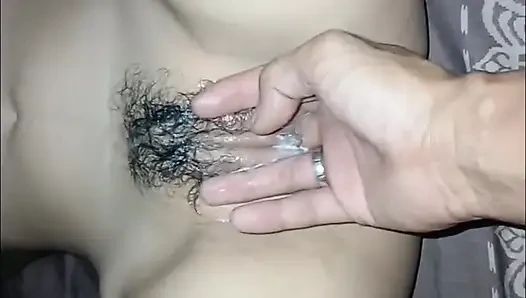 Gadis nakal asia lagi asik fingering sempitnya