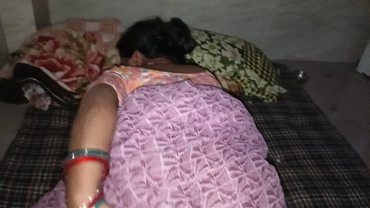 Kaam bali ko room lakar andhere me chood diya doggy style me