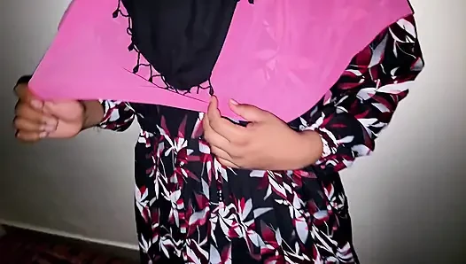 Rollenspiel Stiefvater fickte seine stieftochter, nachdem sie allein gefunden wurde.