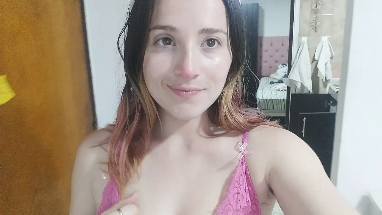 BEAUTIFUL PALE SKIN GIRL MASTURBATING IN FRONT OF A MIRROR