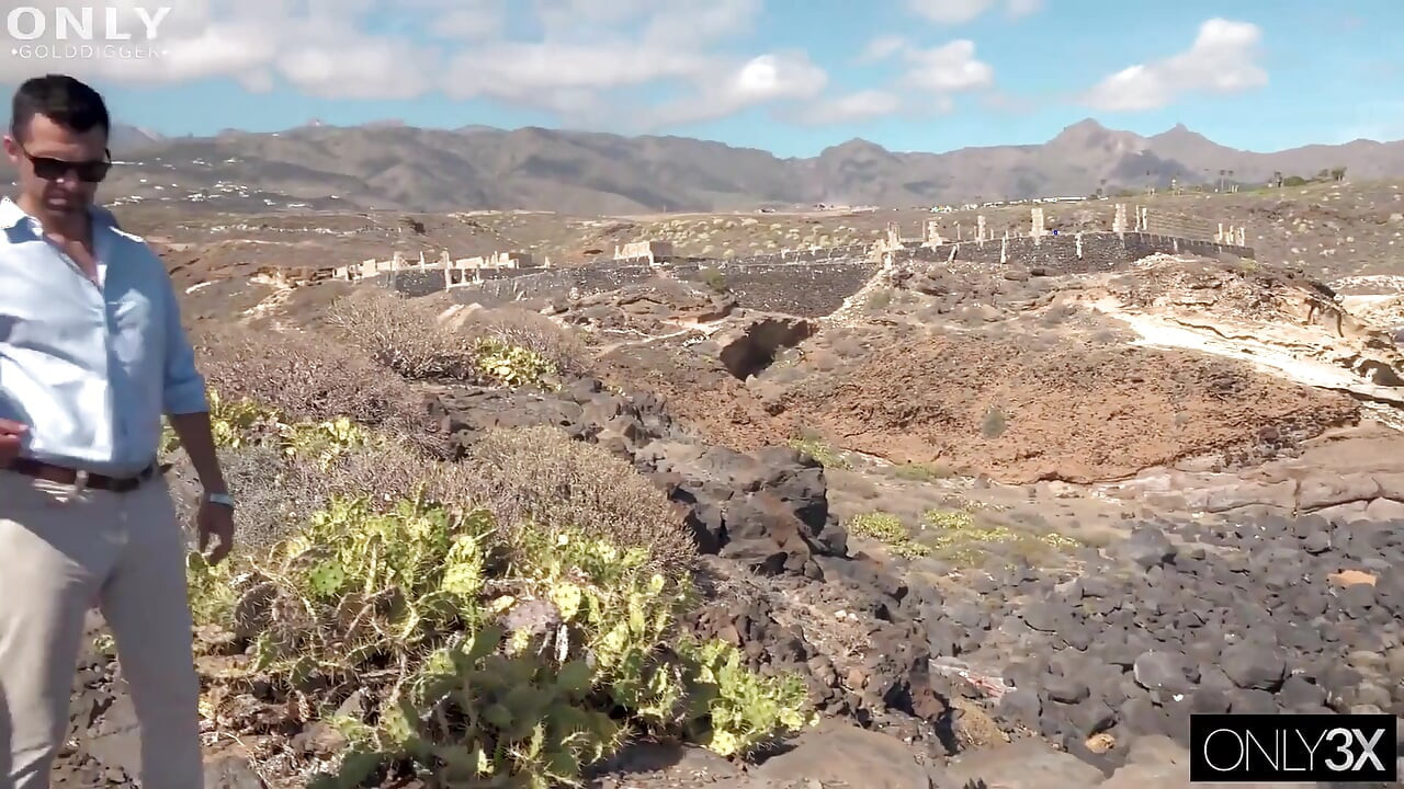 คนรักตูด Aylin มีรอยสักโดนกระแทกตูดในความหวังของความมั่งคั่ง