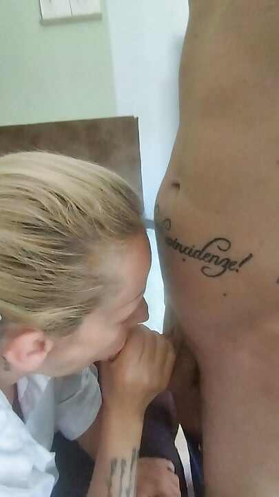 Blonde moeder fetisj