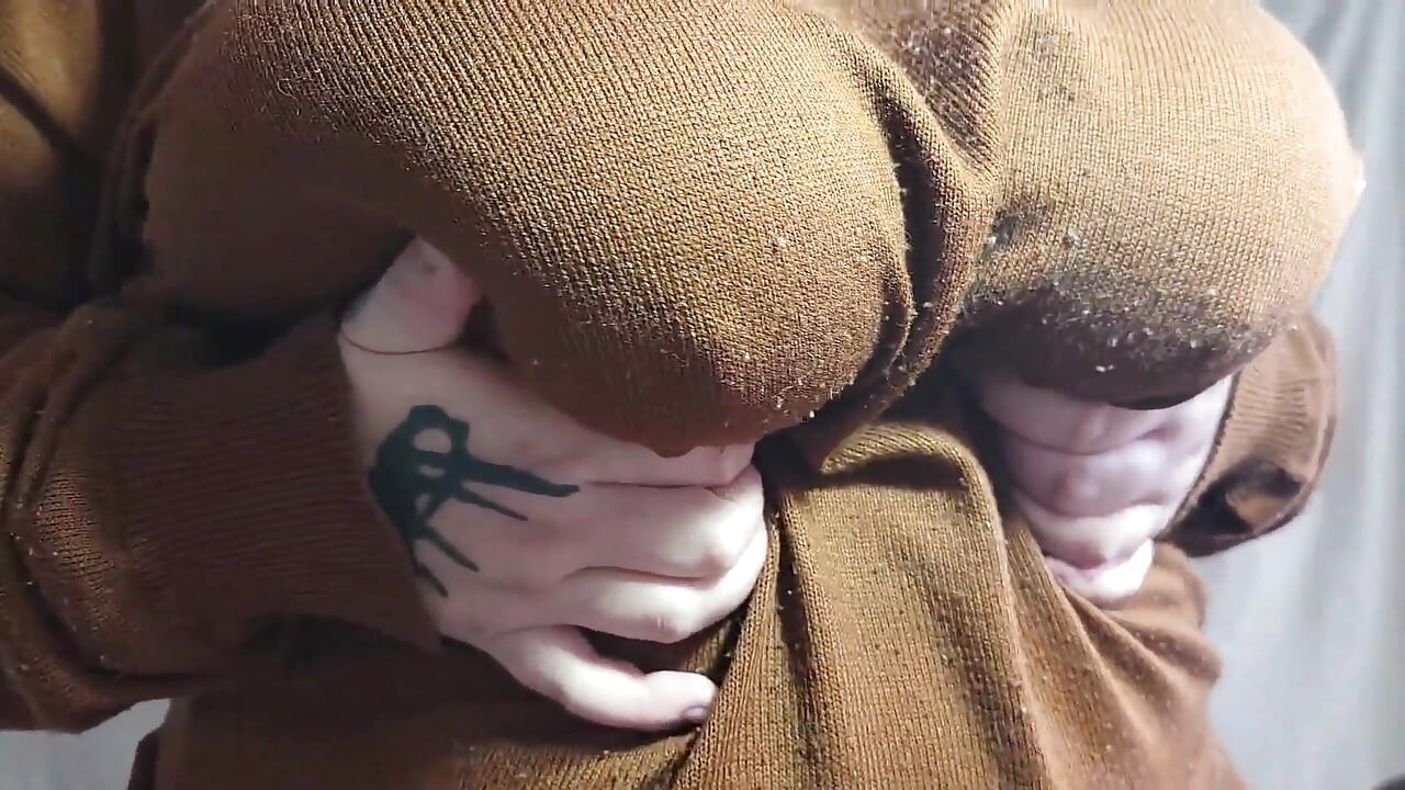 It's so Cold but I Want to Show You My Saggy Boobs