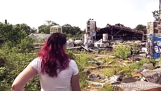 Melina mungkin suka ngentot di luar ruangan yang enak!