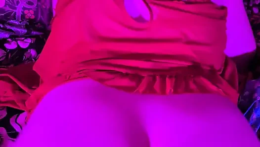 Tava Elara'nın seksi ayaklarına boşalıyor derlemesi!