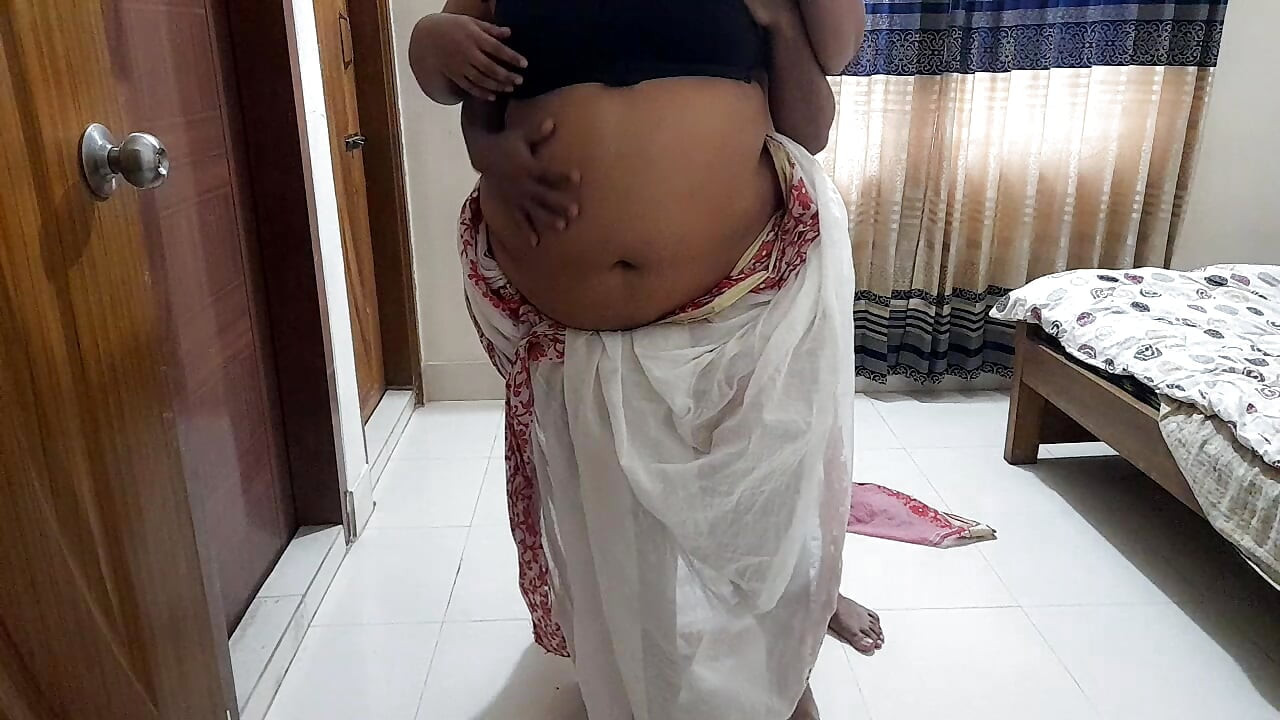 55-year-old Tamil Stepaunty Fucked Hard While She Was Sweeping the House