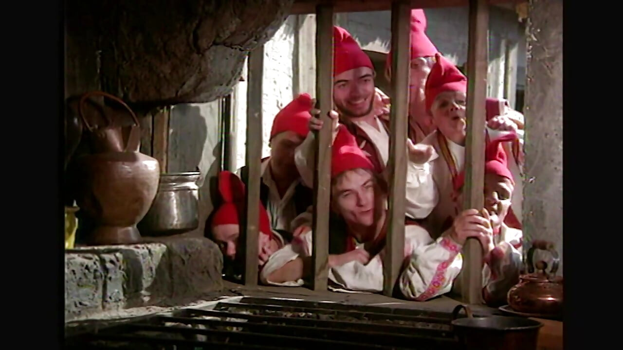 Snow White Became Snow Fucking with the Seven Dwarfs in the Ass
