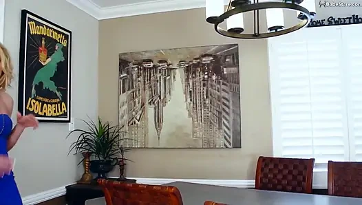 Что делать, если у нас тройничок? Три девушки с натуральными сиськами трахаются