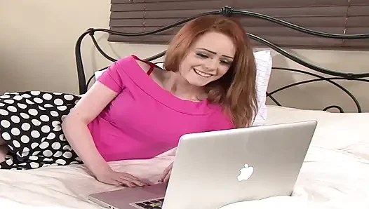 Моя мачеха - грязь! Грязную возбужденную рыжую тинку сводную сестру трахнули!