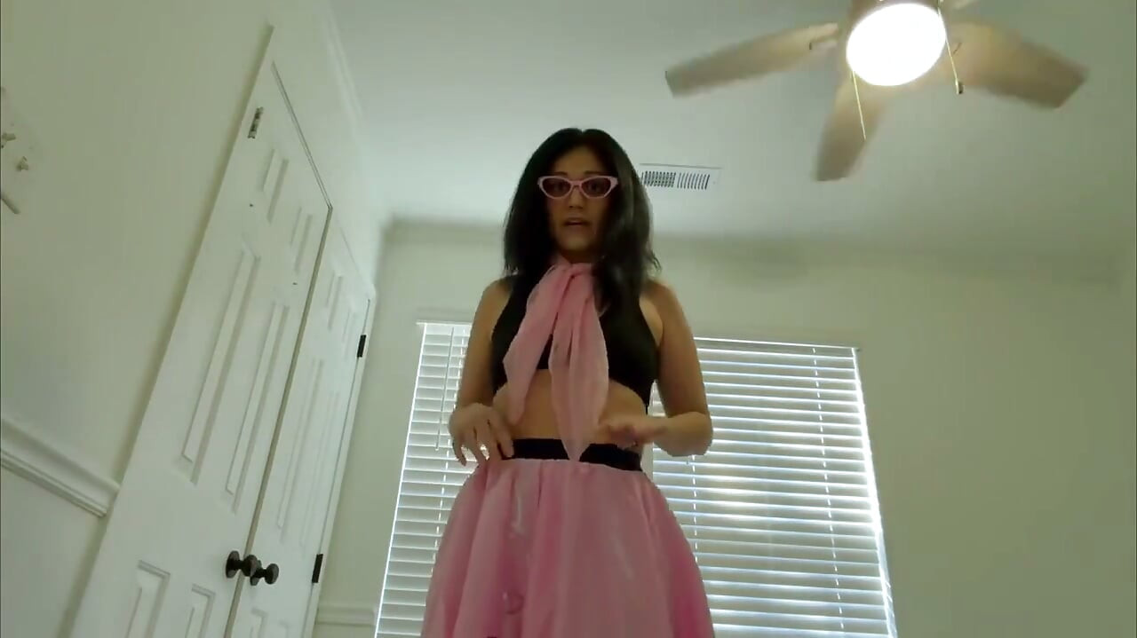 Devyn's Sultry '50s Giantess Fantasy HD POV Tiny Thrills Awaits!