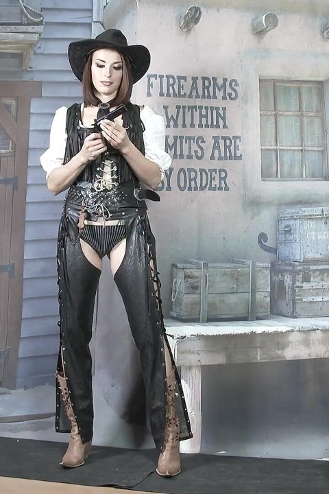 Victoria Daniels - 404 - Photoshoot Backstage