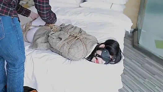 Hui09 - a White-stockinged Jk Girl Is Bound to the Bed with Ropes.