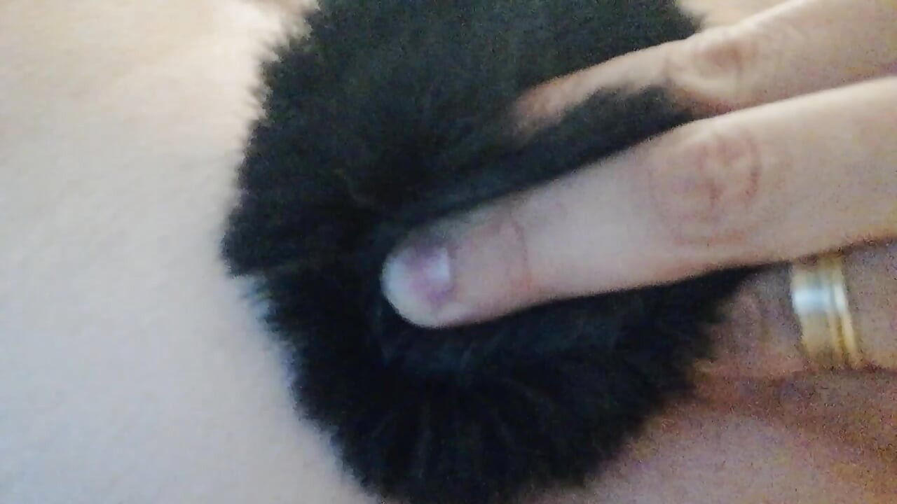 Lewat malam. Lubang saya mahukan sesuatu dengan mengisi mereka