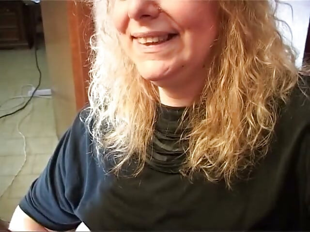 Ugly amateur woman blows a few dicks