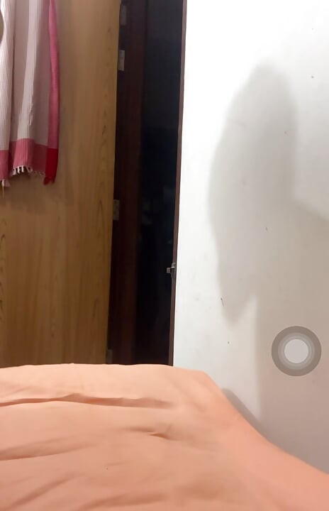 棒を見せてミルクが出るまで遊ぶバングラデシュのエッチな男の子