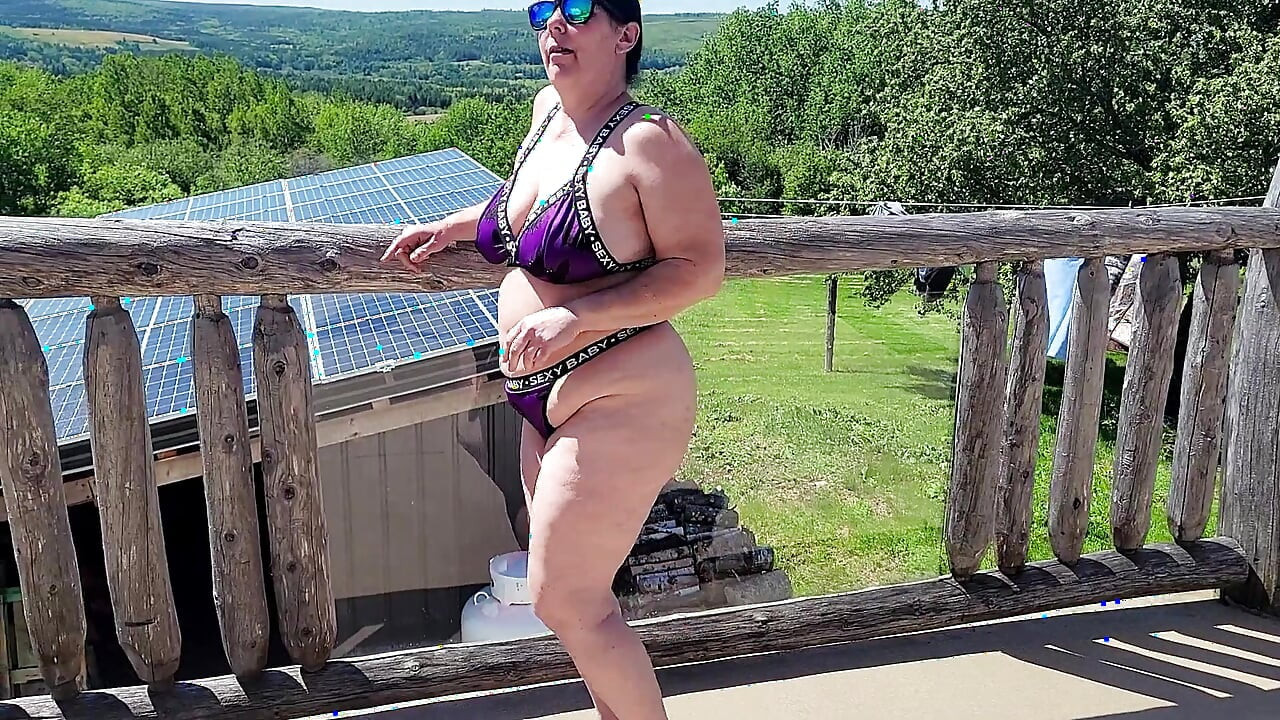 Cute Chubby Babe teasing with her amazing phat Ass