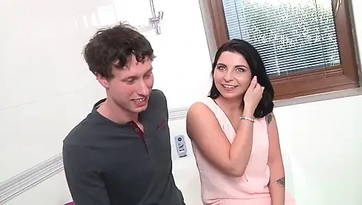 Istri Bajingan - Pria memperhatikan istrinya saat dia disetubuhi dan masturbasi. Cuckold Hard Fuck!