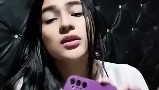 Yuliethgomez mencuri panggung dengan tenggorokan mentah-mentah