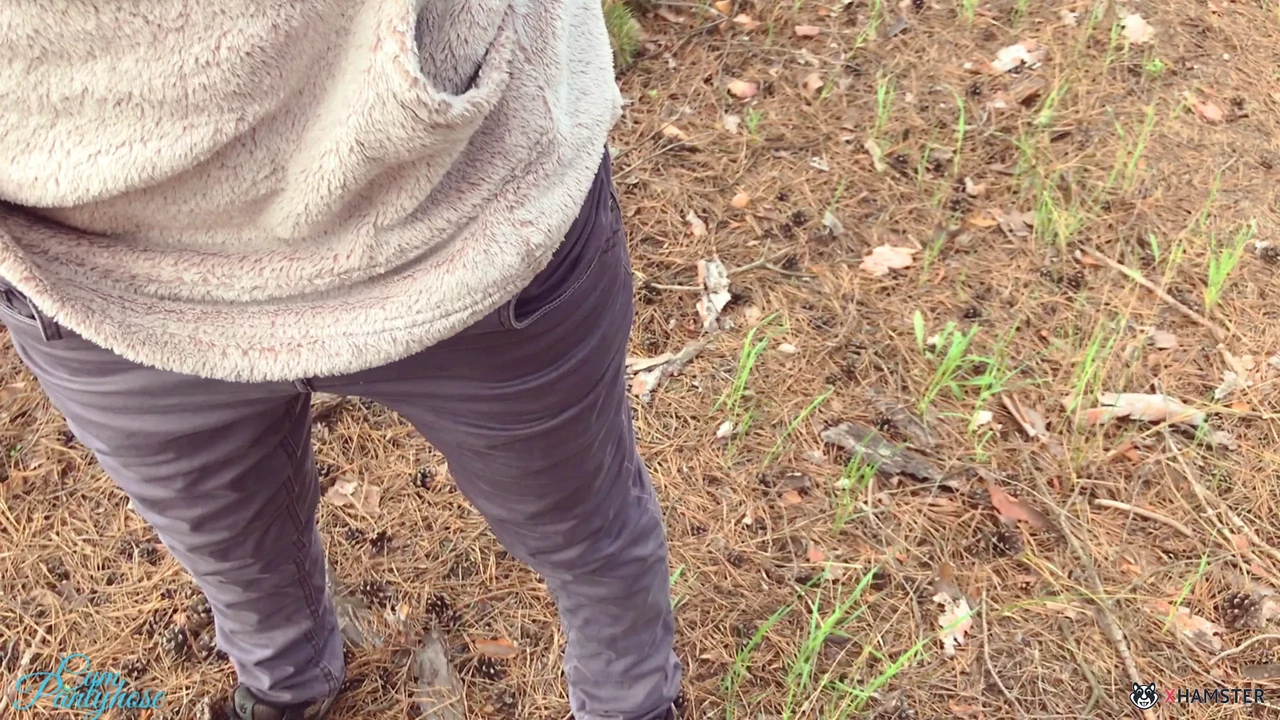 Please Cum In My Pantyhose While Walking