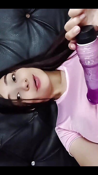 मेरी सौतेली मम्मी की दोस्त ने मुझे उसे सबसे अच्छी लंड चुसाई देते हुए रिकॉर्ड करने दिया।