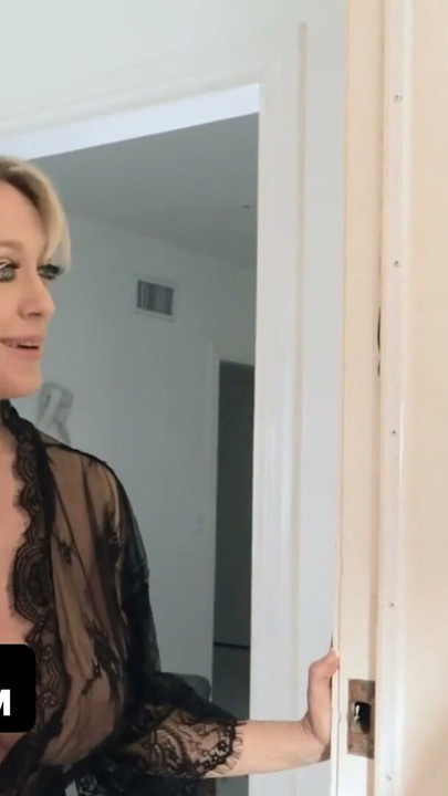 Drobna blondynka nastolatka pasierbica Jaycee Starr akcje orgazmy Z dużymi piersiami MILF macocha Dee Williams - TeamSkeet | Klip 1