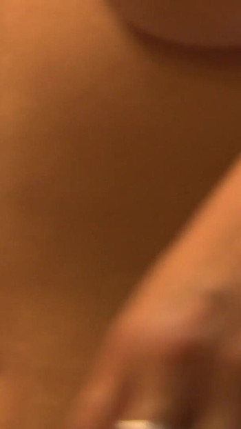 Epski trenutak iz "Indijske Bhabhi gole video tuširanja koji pokazuje njezinu desi