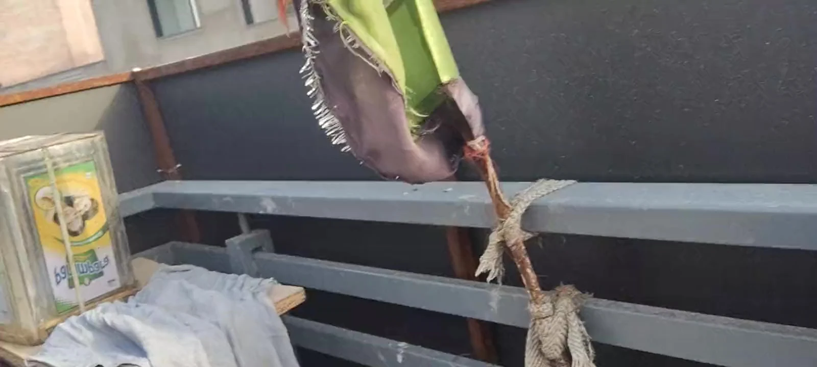 Eşcinsel ateşli geceleri odama giriyor ve beni uzun süre sikiyor