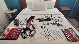 Ich habe meine vollständige spielzeugsammlung auf dem hotelbett in Dallas ausgepackt