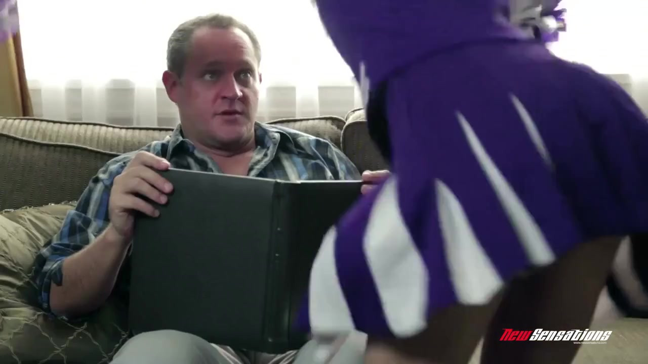 ライリー・リードが義理のお父さんとセックス