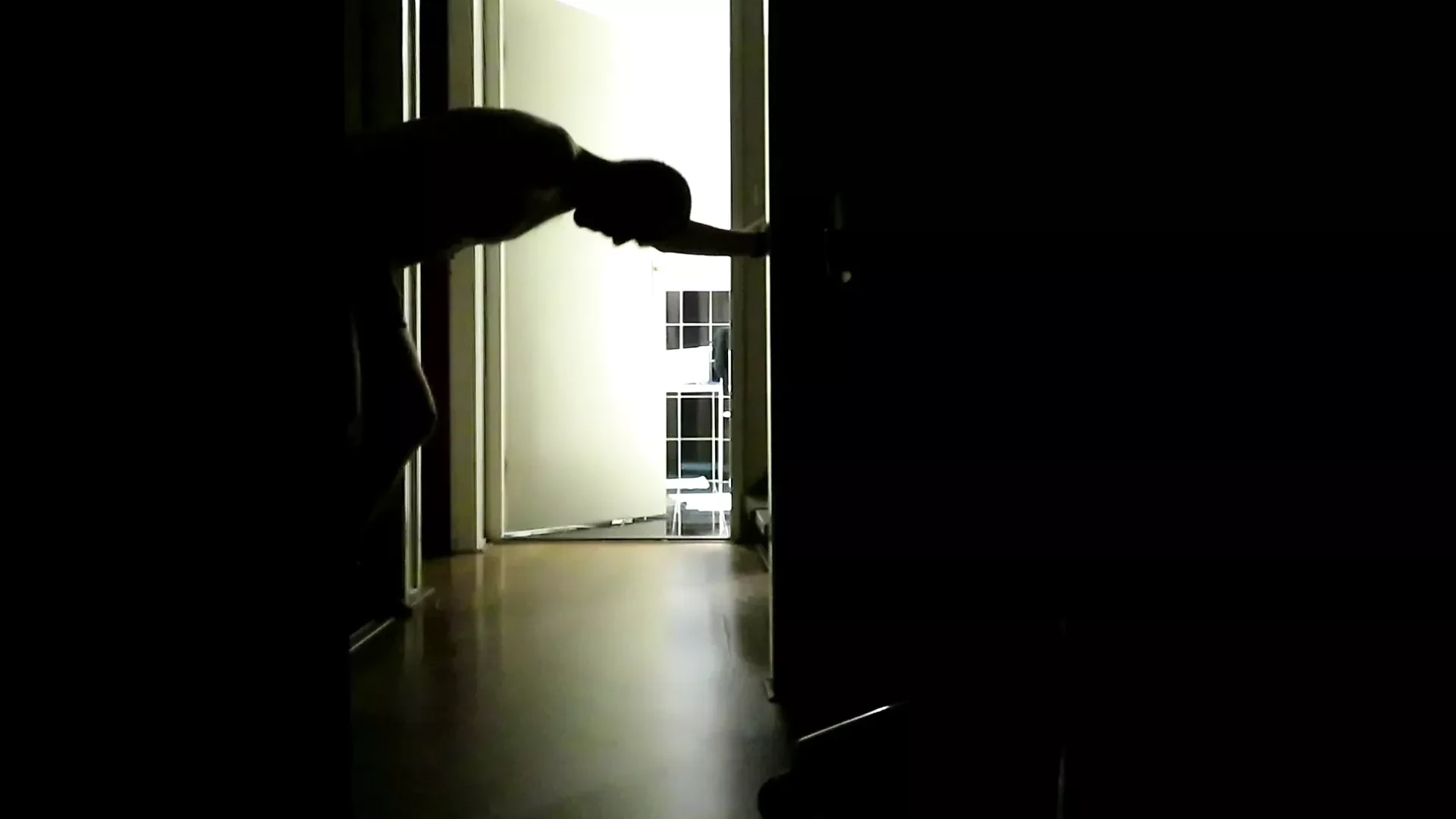 Betrapt mijn man en hetero zwager zuigen en neuken terwijl de meisjes winkelen