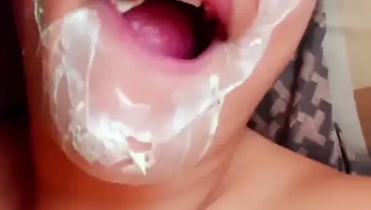 Липкий Bubblegum камшот на лицо - обнаженная в видео от первого лица - зайчик-без презерватива