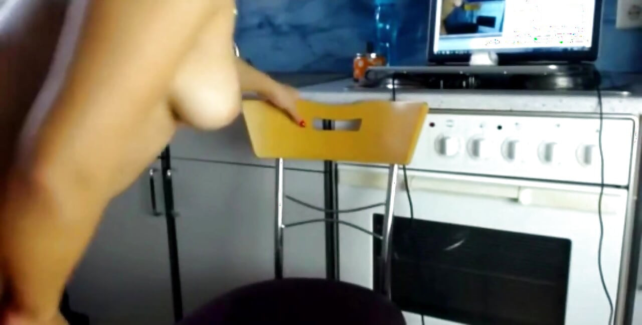 Fată Sexydea care se masturbează pe camera web în direct