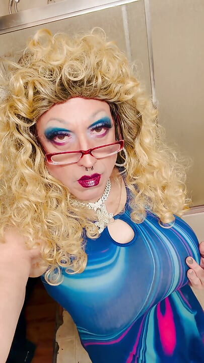 Goddess Marilyn Getting Ready Smoking Fetish Tease