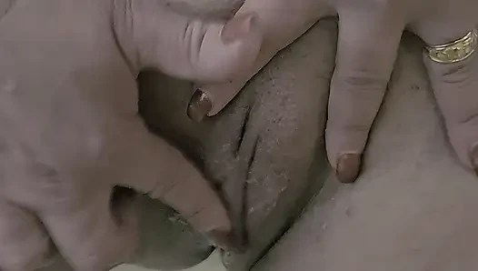 MILF Masturbiert Sich Nach Der Dusche