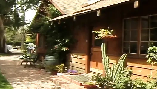 Hot 20yo Fucked by New Neighbor in Garden - Outdoor Risky Creampie