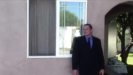 Dreier-aciton mit vollbusigen schätzchen