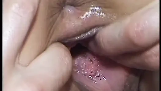 Зрелую рыжую с короткой стрижкой трахают и фистят