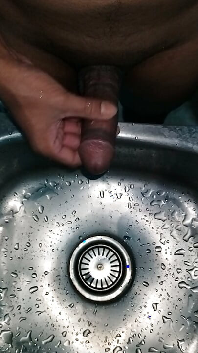 洗面台で一人オナニー