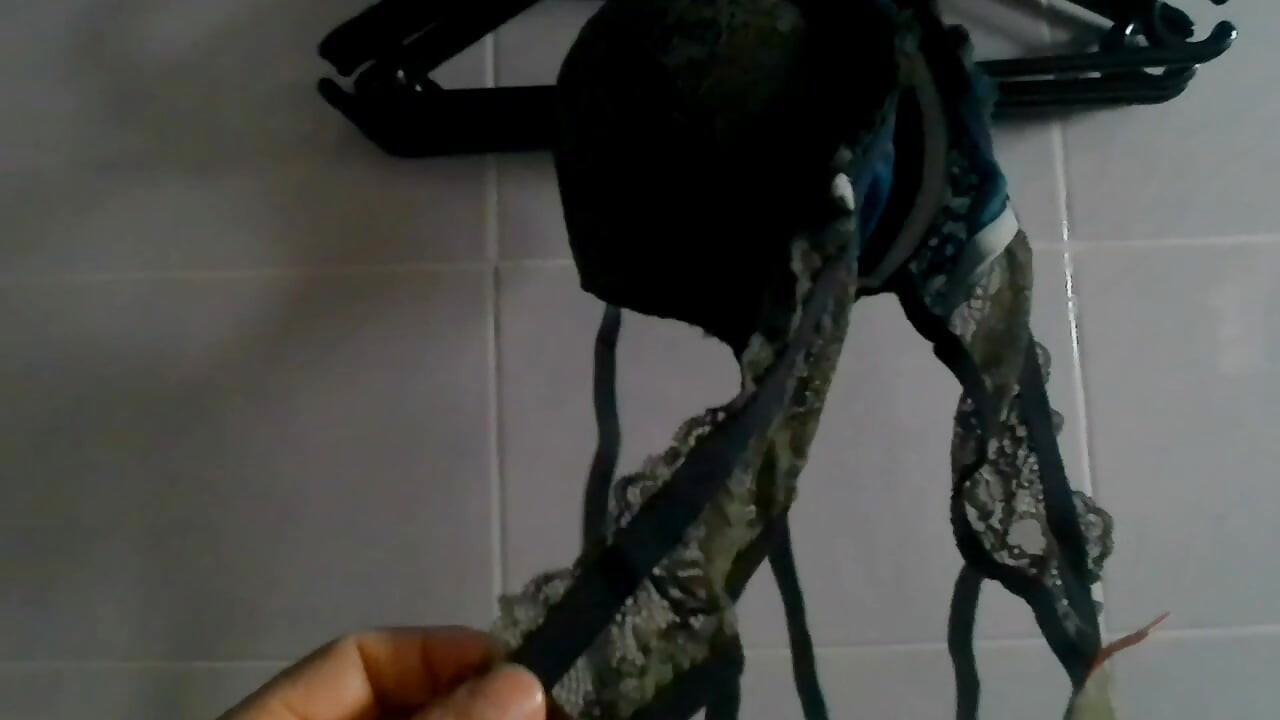 Indiana gostosa tomando banho em momentos eróticos