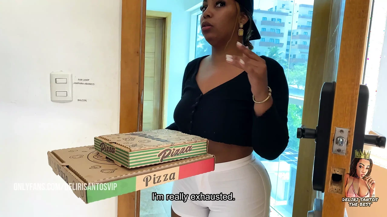 Giao pizza Latinh với cái mông to được làm tình