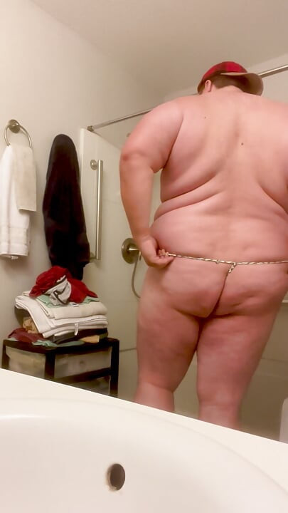 Amateur American Sumo Wrestler Bubba Burly Chub Checking Himself Out