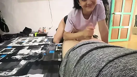 Mahasiswi sange ini nyepong kontol enak banget