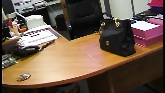 Azgın olgun bayan oyuncu seçmelerinde arkadan sikiliyor